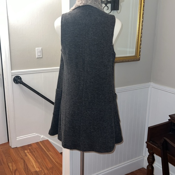 Ontheland Gray Sweater Vest with Faux Fur. Medium. Good condition. - Picture 5 of 10